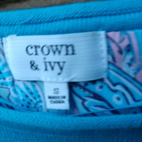 🆕Crown & Ivy Sweater Top Gold Buttons Solid Top Floral Bottom Small NWOT - Picture 2 of 12